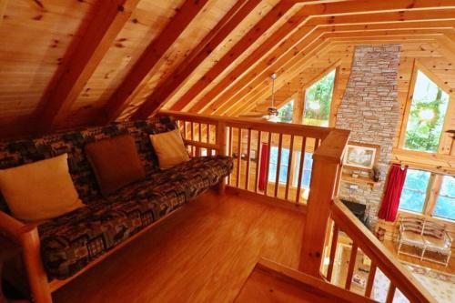 a living room with a couch in a cabin at The Crows Nest in Lake Lure