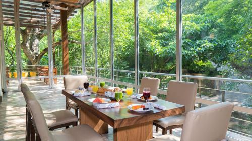 Uma varanda ou terraço em Delta Hotels by Marriott Riviera Nayarit, an All-Inclusive Resort