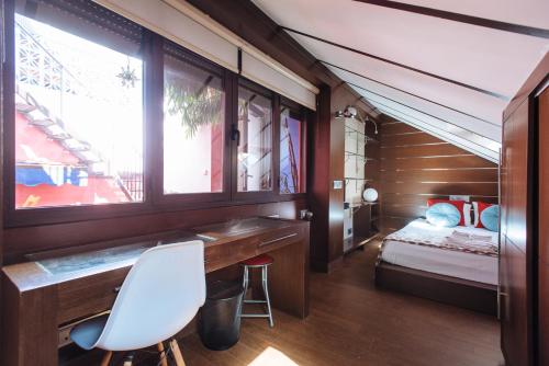 A bed or beds in a room at Divi Apartments Villa Reyes 2