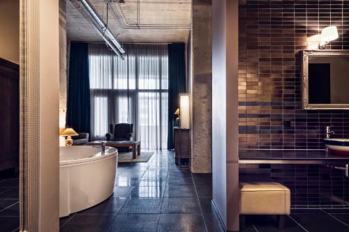 Een badkamer bij WestCord Hotel Eindhoven