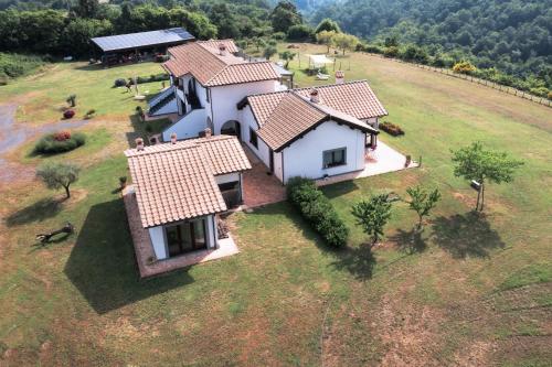 an aerial view of a house on a field at Agriturismo PIAN DEL GRANO Azienda agricola in Grotte di Castro
