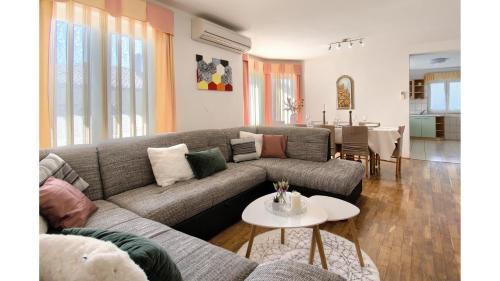 Posezení v ubytování Holiday Home Tina by Rent Istria