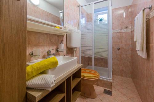 Koupelna v ubytování One-Bedroom Apartment Crikvenica 4