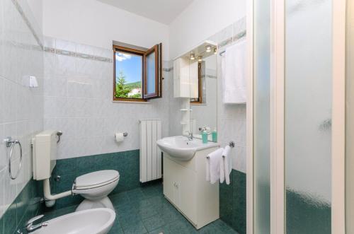 Kúpeľňa v ubytovaní One-Bedroom Apartment Crikvenica 6