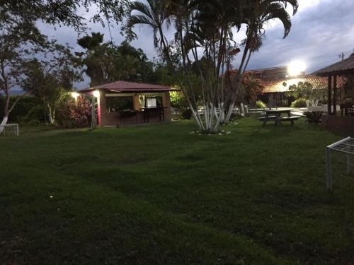 Zahrada ubytování Inviting 14-Bed Villa in Toro Valle del Cauca