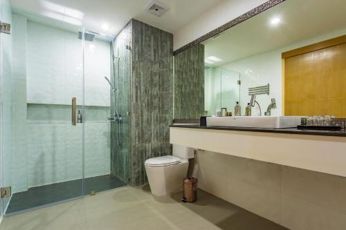 Kupatilo u objektu OneLoft Hotel