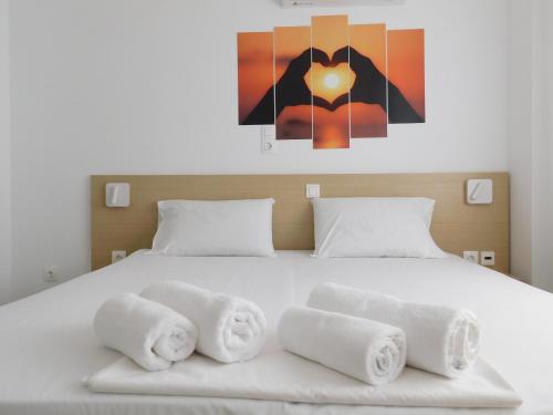 Posteľ alebo postele v izbe v ubytovaní AKTIS MAKRIGIALOS LUXURY APTS