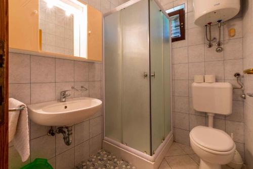Koupelna v ubytování Two-Bedroom Apartment in Crikvenica XXXVII
