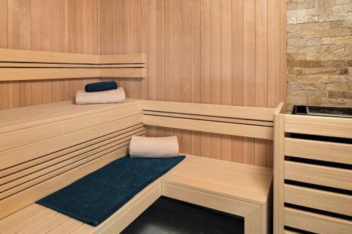 a sauna with two seats in a sauna at La Demeure Montaigne in Paris