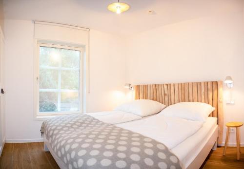Un pat sau paturi într-o cameră la Das Norwegerhaus Ostsee