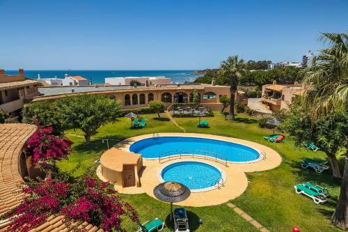 an aerial view of a resort with a swimming pool at Clube Maria Luisa in Albufeira