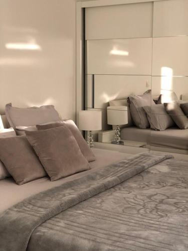 a bedroom with a bed with two lamps on it at Apartman Ramljak in Makarska