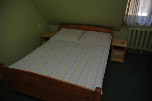 
Łóżko lub łóżka w pokoju w obiekcie Zajazd Rzepicha
