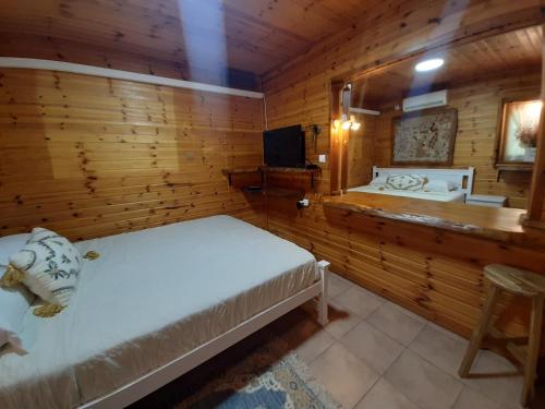 Postel nebo postele na pokoji v ubytování בית גני ואביב בבקתה בצפון