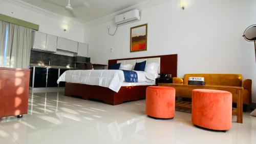 a large bedroom with a bed and a couch at JANO HOUSE AppartHôtel in Djibouti