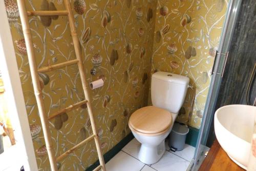 Ένα μπάνιο στο Chaleureux studio en rez de chaussée