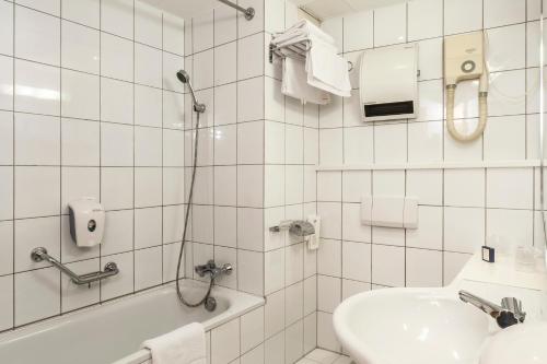 Bilik mandi di Hotel Budapest