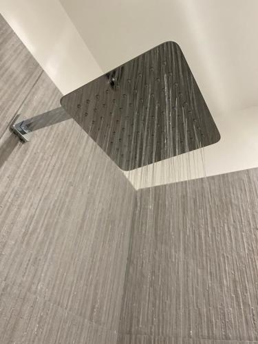 a floor in a room with a wooden floor at Mamì B&B in Naples