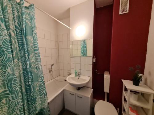 a bathroom with a sink and a toilet and a shower at Monteurwohnung Mockau in Leipzig