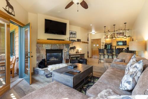 a living room with a couch and a fireplace at 8115 Arapahoe Lodge condo in Keystone