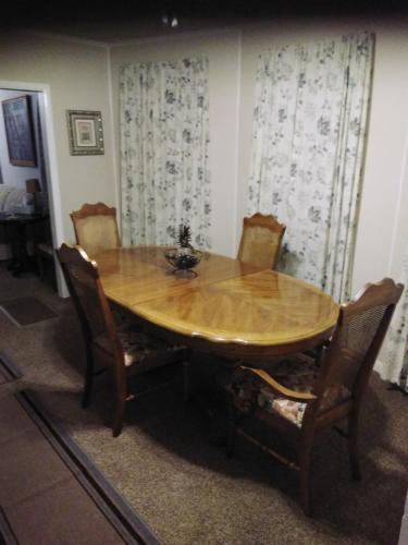 Χώρος καθιστικού στο 3-Br 2-Bath Family-Friendly Home -10 Min to Tulsa