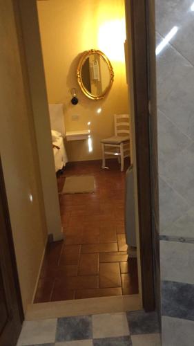 a hallway with a bathroom with a mirror at Affittacamere Caliani in Buonconvento