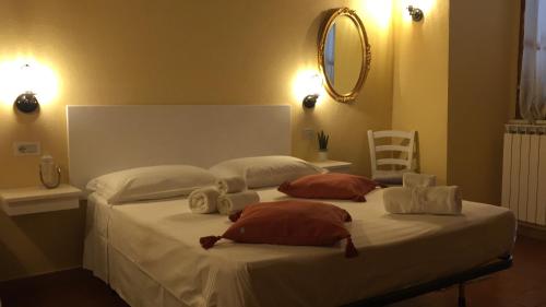 a bedroom with a bed with two stuffed animals on it at Affittacamere Caliani in Buonconvento