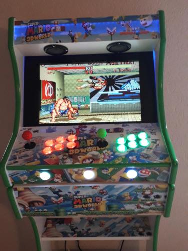 a close up of a video game machine at Jacuzzi, Arcade et Repas compris in Soulosse-sous-Saint-Élophe