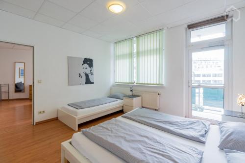 Postel nebo postele na pokoji v ubytování Spacious and modern furnished apartment for 10 guests