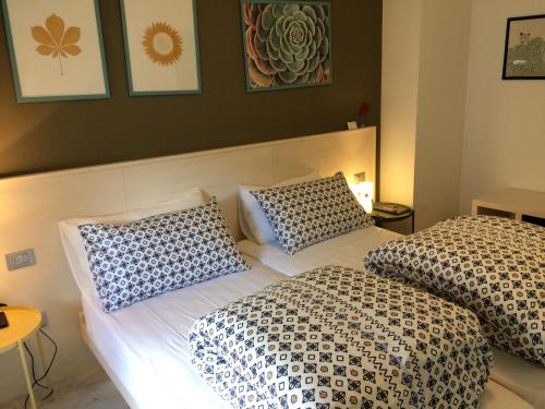 two beds sitting next to each other in a bedroom at Eco Rooms&Breakfast Tirano in Tirano