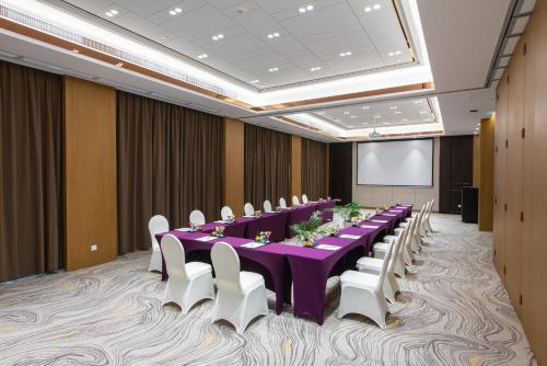 Espace de conférence ou salle de réunion dans l'établissement Holiday Inn Wuhan Riverside by IHG