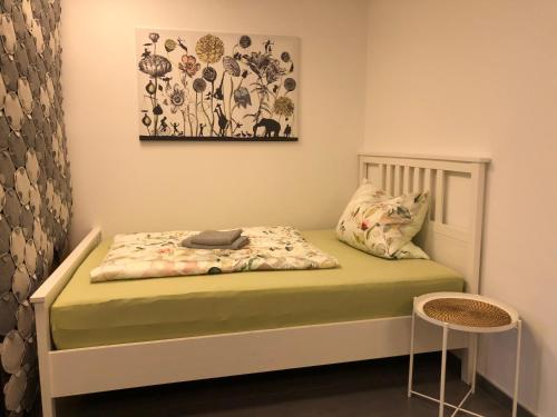 a small bedroom with a bed and a picture on the wall at Ferienwohnungen Margot in Iserlohn