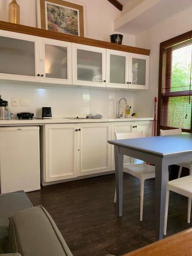 Dapur atau dapur kecil di Chalé Quinta do Lago
