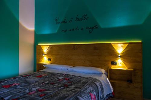 a bedroom with a bed with a green ceiling at Hotel Sirio in Boscotrecase