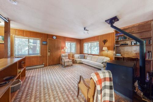 Rustic Mountain Retreat – Photos 3