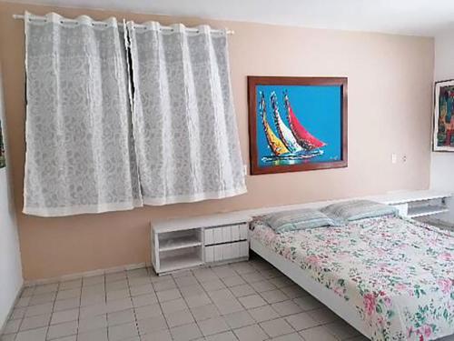 a bedroom with a bed and a painting on the wall at Villa Oloh com lazer completo em Caucaia - CE in Caucaia