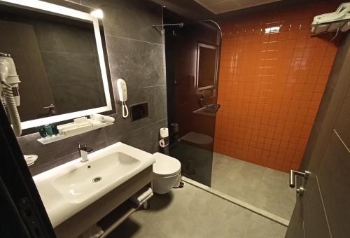 Ένα μπάνιο στο Days Hotel by Wyndham Ankara Cankaya