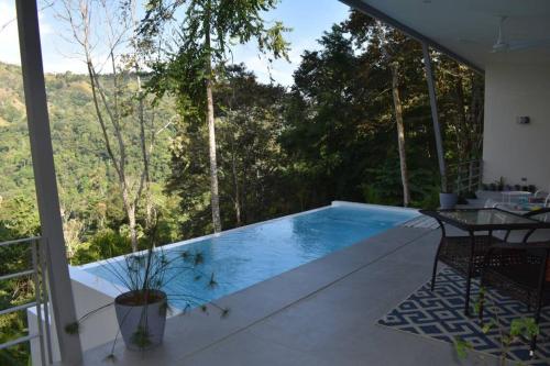 Piscina en o cerca de Villa Escondido - Luxury stay in the Jungle!