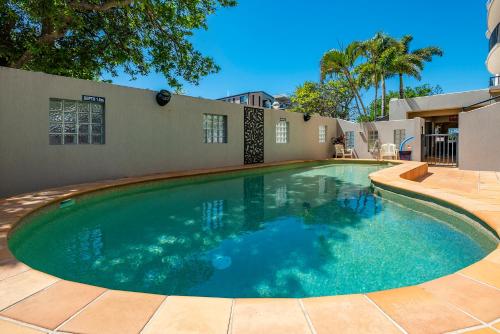 Belaire Place Motel Apartmentsの敷地内または近くにあるプール