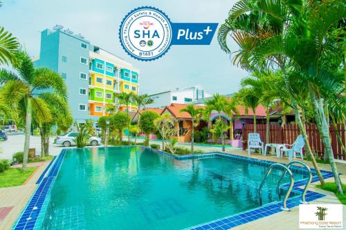 een zwembad in het shk pus resort bij Phaithong Sotel Resort in Chalong 