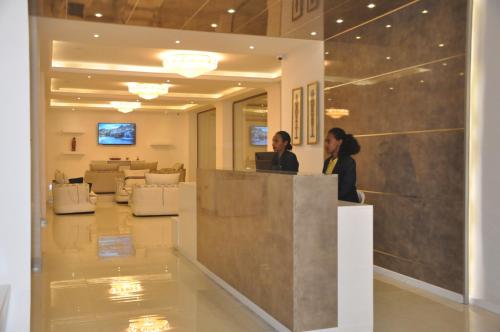 Lobbyen eller receptionen på De Leopol Hotel