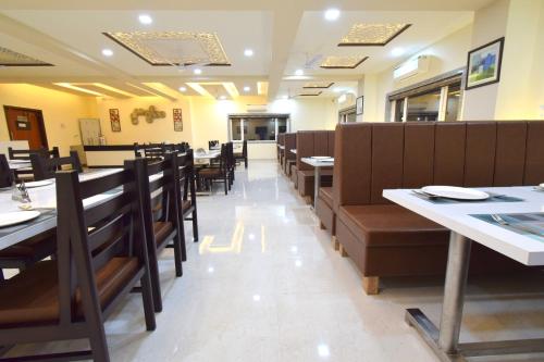Εστιατόριο ή άλλο μέρος για φαγητό στο The Sky Imperial- Hotel Gopal Darshan