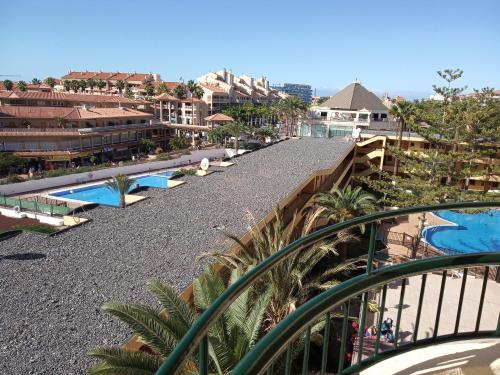 En udsigt til poolen hos Vista mar y playa Torres del Sol B404 eller i nærheden