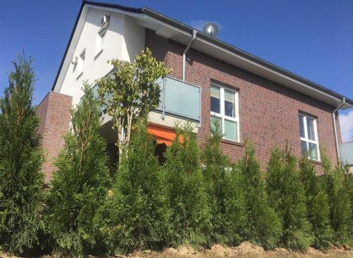 a red brick building with a window on it at Ferienwohnung Himmelblau in Esens