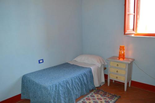 Ένα ή περισσότερα κρεβάτια σε δωμάτιο στο Holiday apartment with swimming pool, strade bianche, swimming pool, view