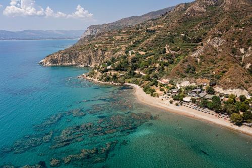 Gallery image of Beachfront Elena Villa with mini pool and spa in Vasilikos
