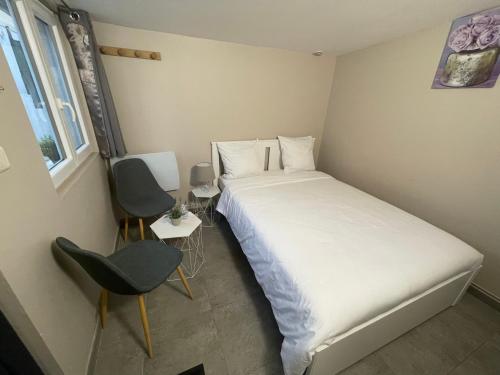 Ein Bett oder Betten in einem Zimmer der Unterkunft Résidence Chene- 15 MN de Paris et 05 MN d'Orly Aéroport