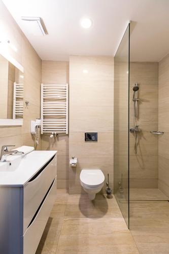 Ένα μπάνιο στο Meet Poznań Hotel