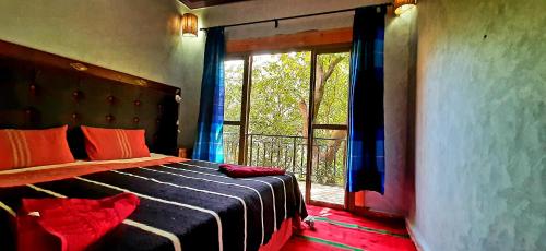 
Ein Bett oder Betten in einem Zimmer der Unterkunft Dar Adrar
