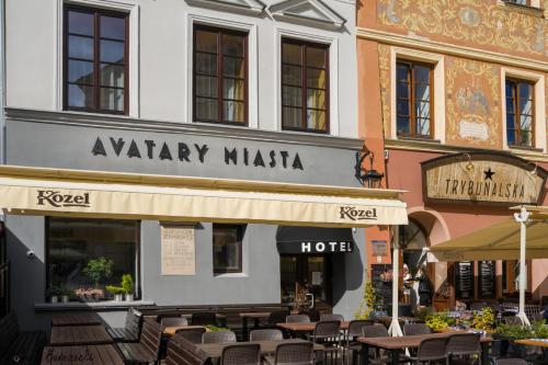 Avatary Miasta tesisinde bir restoran veya yemek mekanı
